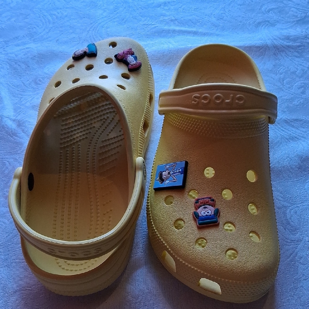 CROCS ADULT Yellow  crocs with Fun Charms